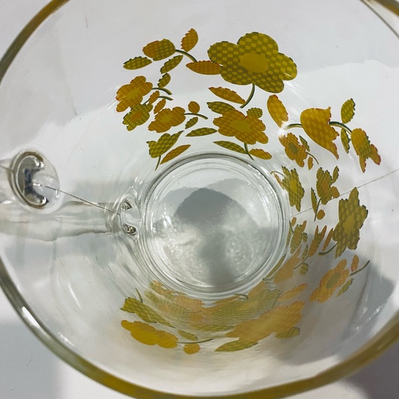 Vintage Large Heavy Glass Gingham “Flowers" Yellow Pitcher Kitchen Drinking - Picture 3 of 9